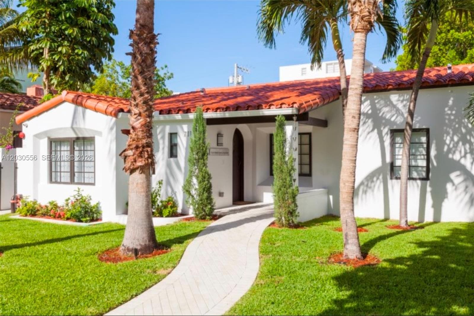 711 Lenox Ave, Miami Beach FL 33139 - Miami Beach, FL - Photo 1