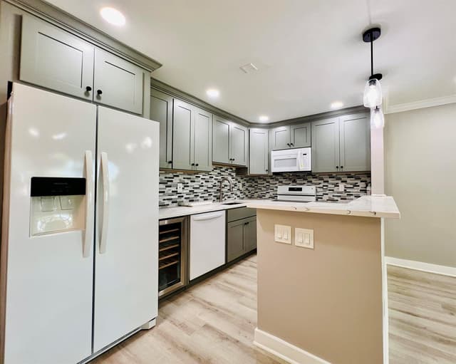 15 Bedford A, West Palm Beach FL 33417 - West Palm Beach, FL - Photo 2
