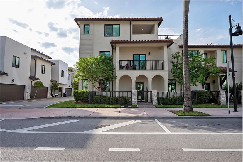 8321 Central Park Boulevard, Doral FL 33166