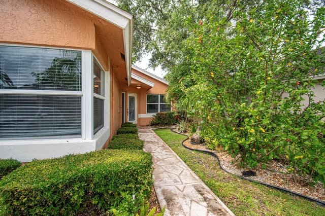 7601 Martinique Boulevard, Boca Raton FL 33433 - Boca Raton, FL - Photo 4