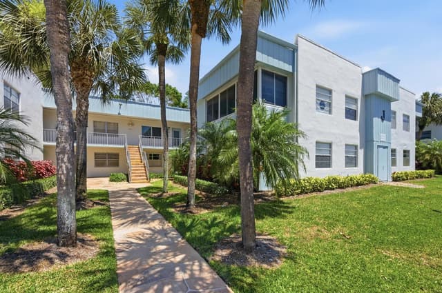442 Normandy J, Delray Beach FL 33484 - Delray Beach, FL - Photo 6