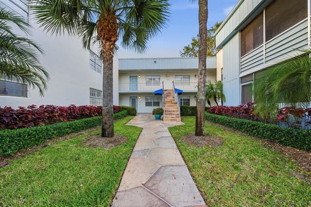 442 Normandy J, Delray Beach FL 33484 - Delray Beach, FL - Photo 3