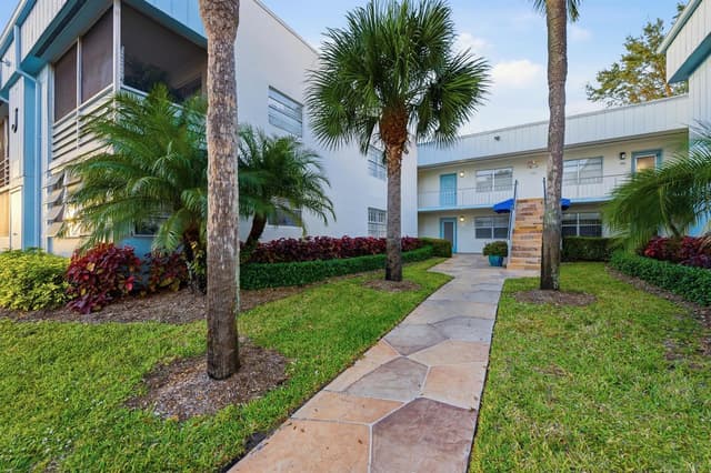 442 Normandy J, Delray Beach FL 33484 - Delray Beach, FL - Photo 4