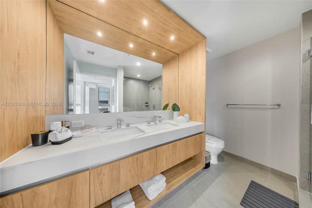11 NE 6th St # 301, Miami FL 33132 - Miami, FL - Photo 5