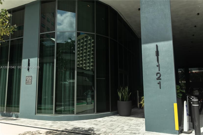 121 NE 5th St # 1012A, Miami FL 33132