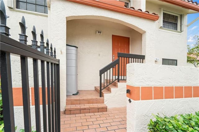 912 Congressional Way, Deerfield Beach FL 33442 - Deerfield Beach, FL - Photo 2