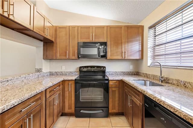 912 Congressional Way, Deerfield Beach FL 33442 - Deerfield Beach, FL - Photo 3