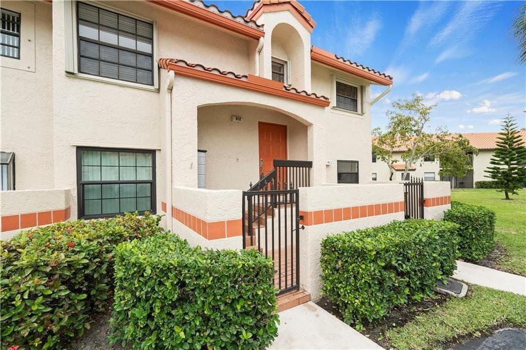 912 Congressional Way, Deerfield Beach FL 33442 - Deerfield Beach, FL - Photo 1