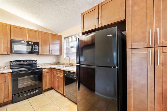 912 Congressional Way, Deerfield Beach FL 33442 - Deerfield Beach, FL - Photo 4