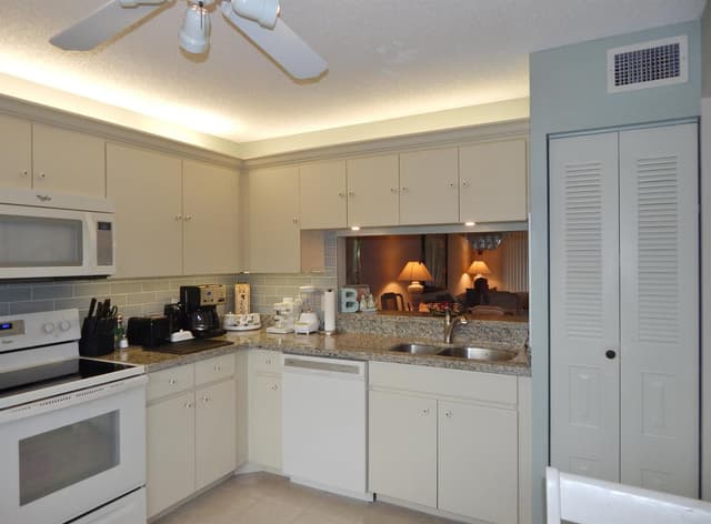 6698 N 10th Ave N # 215, Lake Worth FL 33467 - Lake Worth, FL - Photo 4