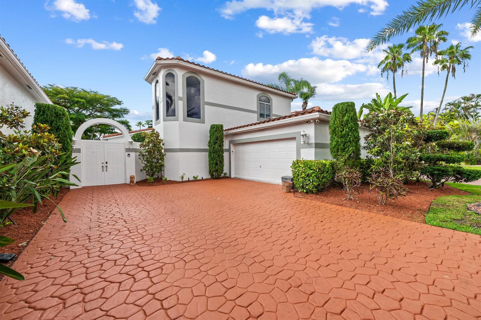 980 Bel Aire Drive West, Pembroke Pines FL 33027