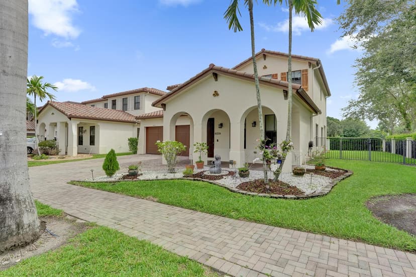8541 NW 38th Street, Cooper City FL 33024