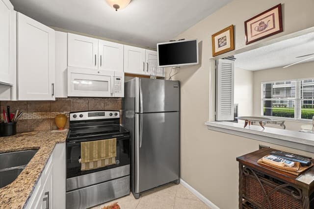 175 Suffolk E, Boca Raton FL 33434 - Boca Raton, FL - Photo 2