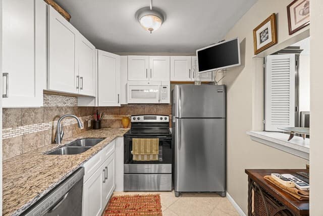 175 Suffolk E, Boca Raton FL 33434 - Boca Raton, FL - Photo 3