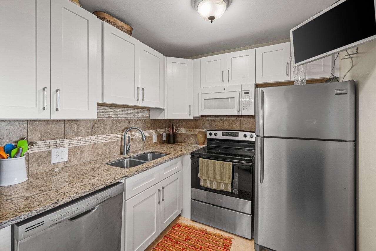 175 Suffolk E, Boca Raton FL 33434 - Boca Raton, FL - Photo 1