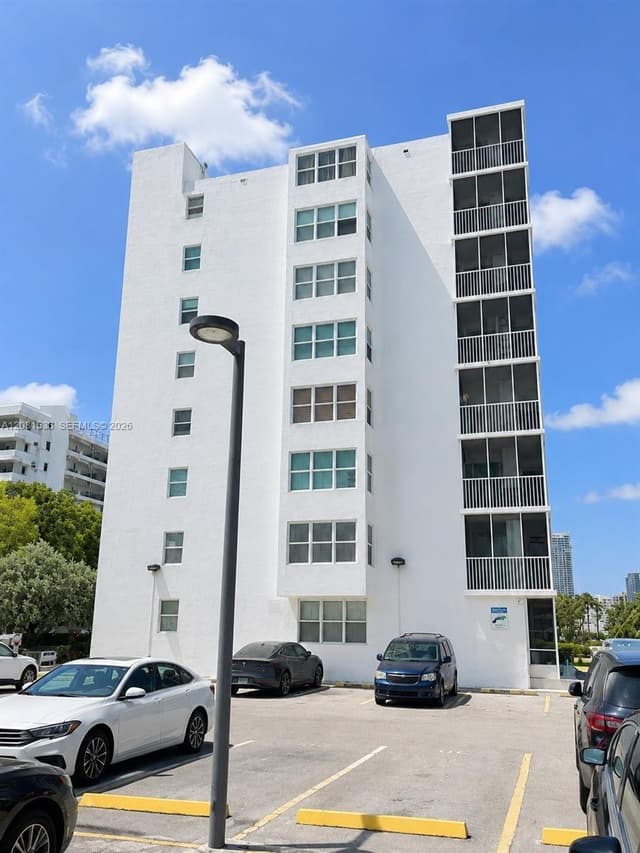 3660 NE 166th St # 805, North Miami Beach FL 33160 - North Miami Beach, FL - Photo 2
