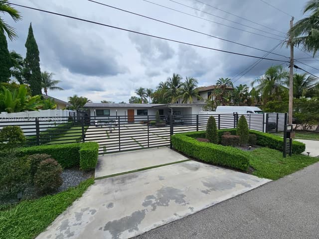 2543 Gulfstream Ln, Fort Lauderdale FL 33312 - Fort Lauderdale, FL - Photo 2