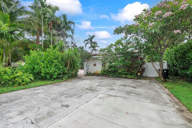 2501 NE 26th Terrace, Fort Lauderdale FL 33305 - Fort Lauderdale, FL - Photo 3