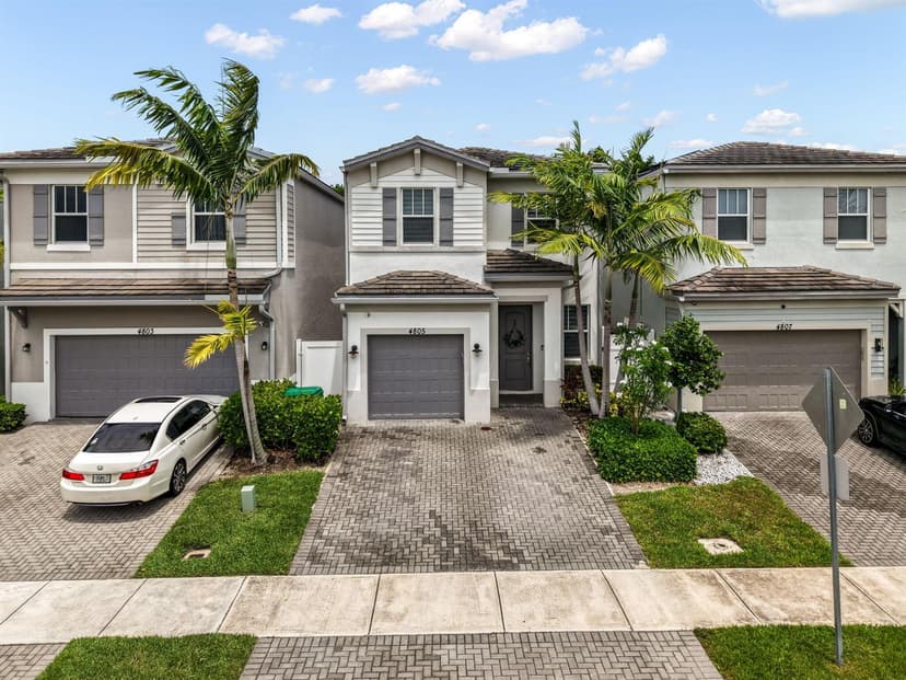 4805 NW 48th Terrace, Tamarac FL 33319