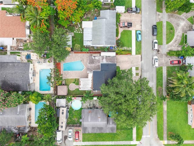 6810 Douglas St, Hollywood FL 33024 - Hollywood, FL - Photo 2