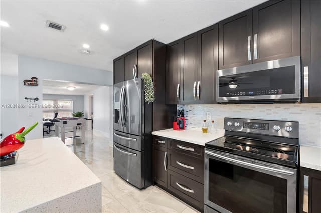 6810 Douglas St, Hollywood FL 33024 - Hollywood, FL - Photo 5