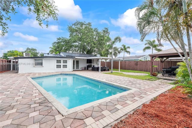 6810 Douglas St, Hollywood FL 33024 - Hollywood, FL - Photo 4