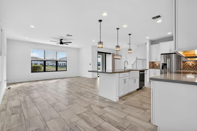 8792 Antarus Drive, Lake Worth FL 33467 - Lake Worth, FL - Photo 4