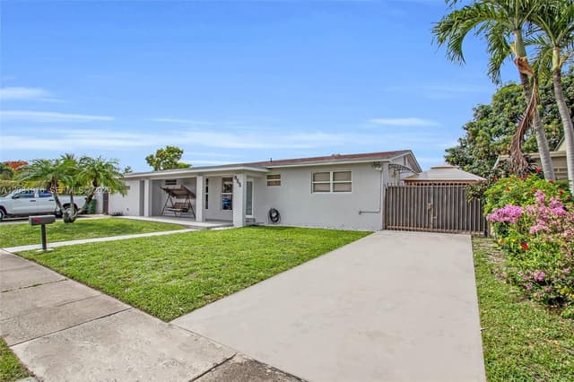 855 W 70th Pl, Hialeah FL 33014 - Hialeah, FL - Photo 2