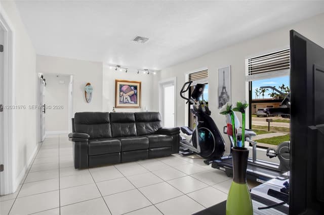 855 W 70th Pl, Hialeah FL 33014 - Hialeah, FL - Photo 7