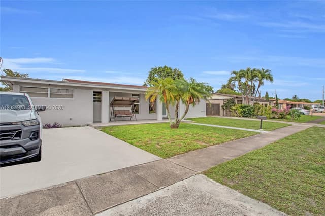 855 W 70th Pl, Hialeah FL 33014 - Hialeah, FL - Photo 3