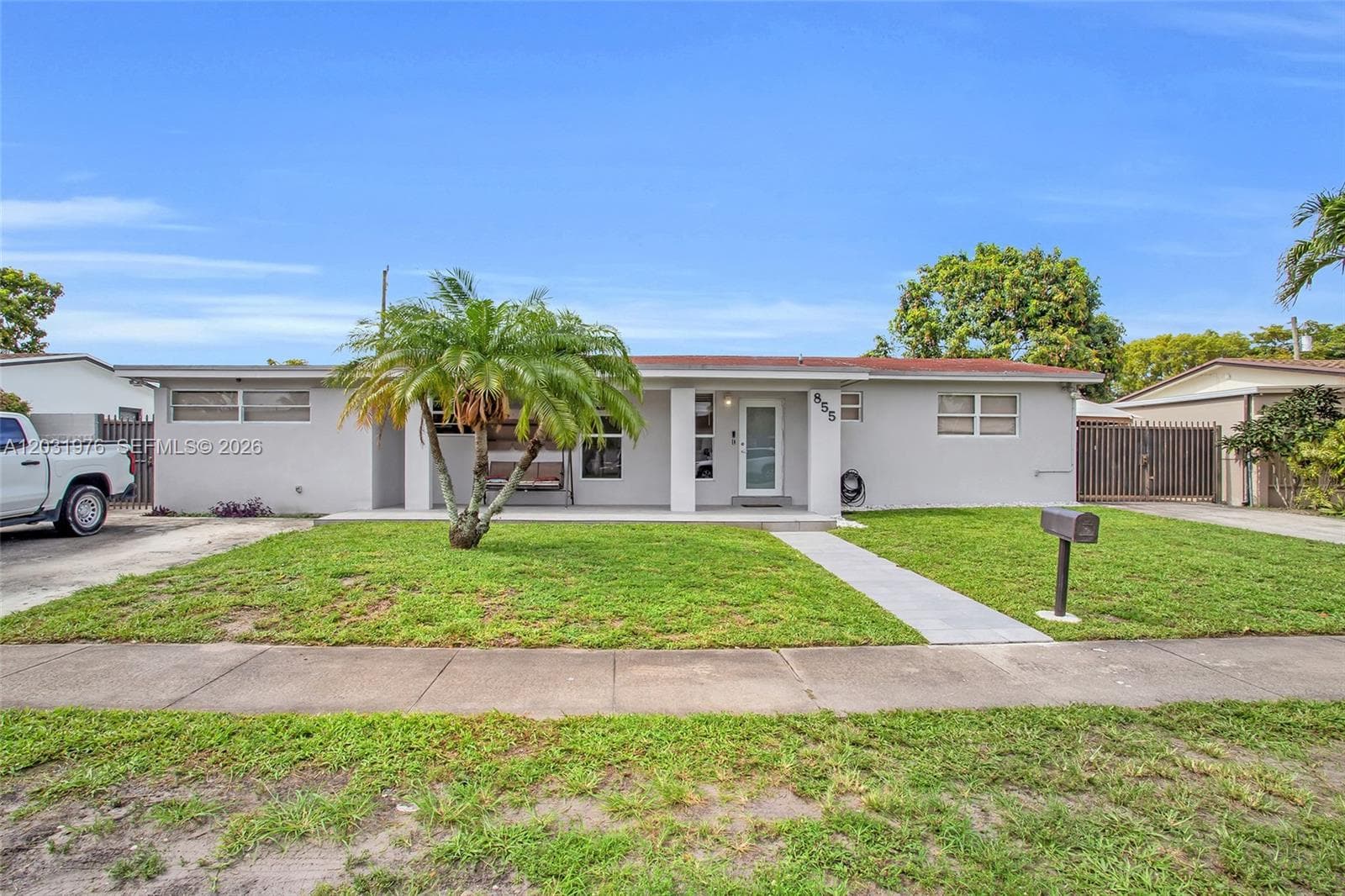 855 W 70th Pl, Hialeah FL 33014