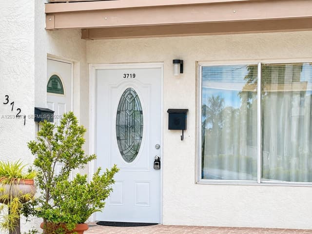 3719 Riverside Dr, Coral Springs FL 33065 - Coral Springs, FL - Photo 2