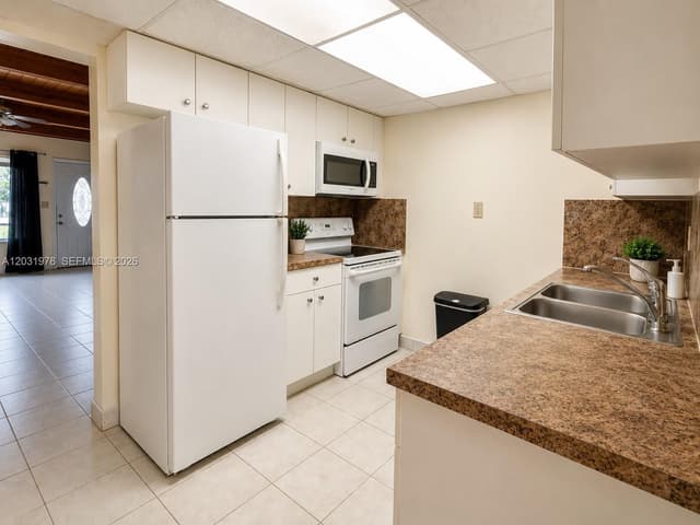 3719 Riverside Dr, Coral Springs FL 33065 - Coral Springs, FL - Photo 7