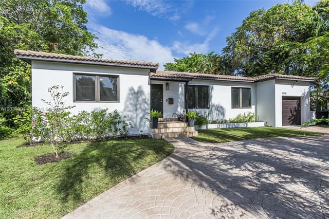 10550 NE 3rd Ct, Miami Shores FL 33138 - Miami Shores, FL - Photo 2