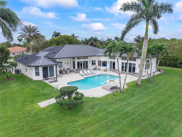 2235 SW 105th Ter, Davie FL 33324 - Davie, FL - Photo 2