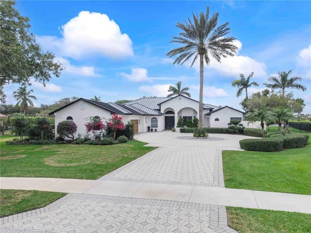 2235 SW 105th Ter, Davie FL 33324 - Davie, FL - Photo 3