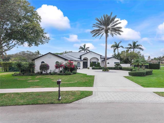 2235 SW 105th Ter, Davie FL 33324 - Davie, FL - Photo 4