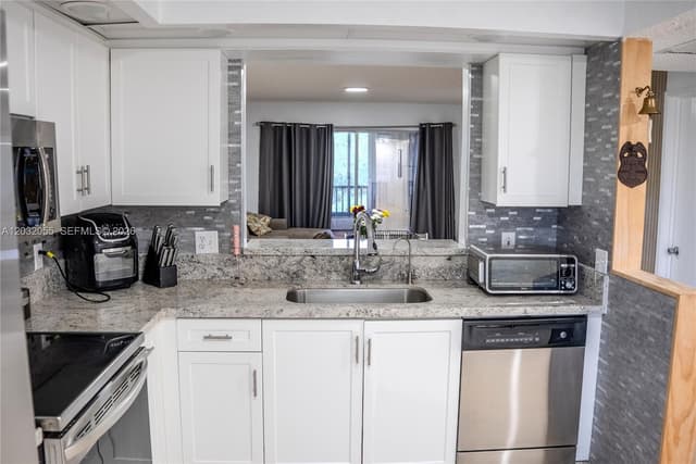 1200 SW 137th Ave # 305E, Pembroke Pines FL 33027 - Pembroke Pines, FL - Photo 5