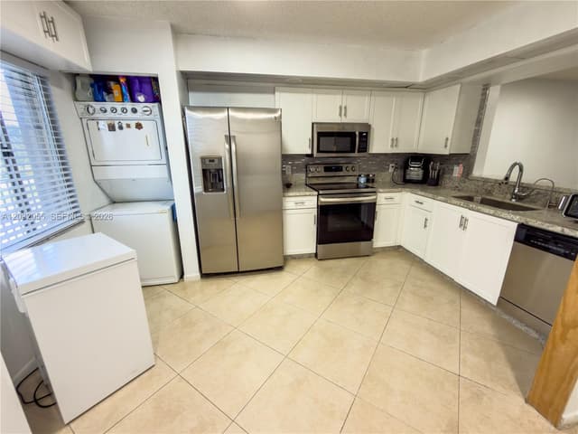 1200 SW 137th Ave # 305E, Pembroke Pines FL 33027 - Pembroke Pines, FL - Photo 4