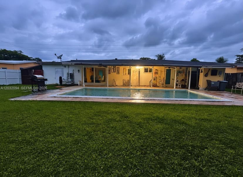 6492 SW 25th St, Miramar FL 33023