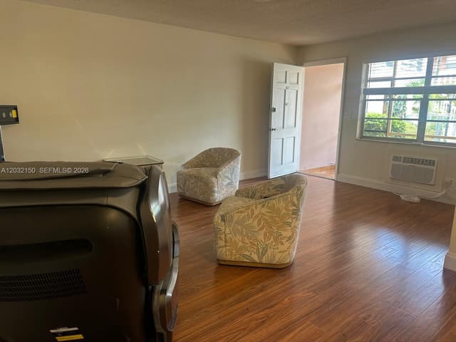 160 NE 8th Ave # 25A, Hallandale Beach FL 33009 - Hallandale Beach, FL - Photo 4