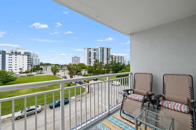 720 Orton Avenue # 402, Fort Lauderdale FL 33304 - Fort Lauderdale, FL - Photo 2