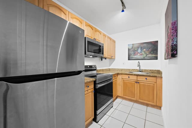 720 Orton Avenue # 402, Fort Lauderdale FL 33304 - Fort Lauderdale, FL - Photo 3