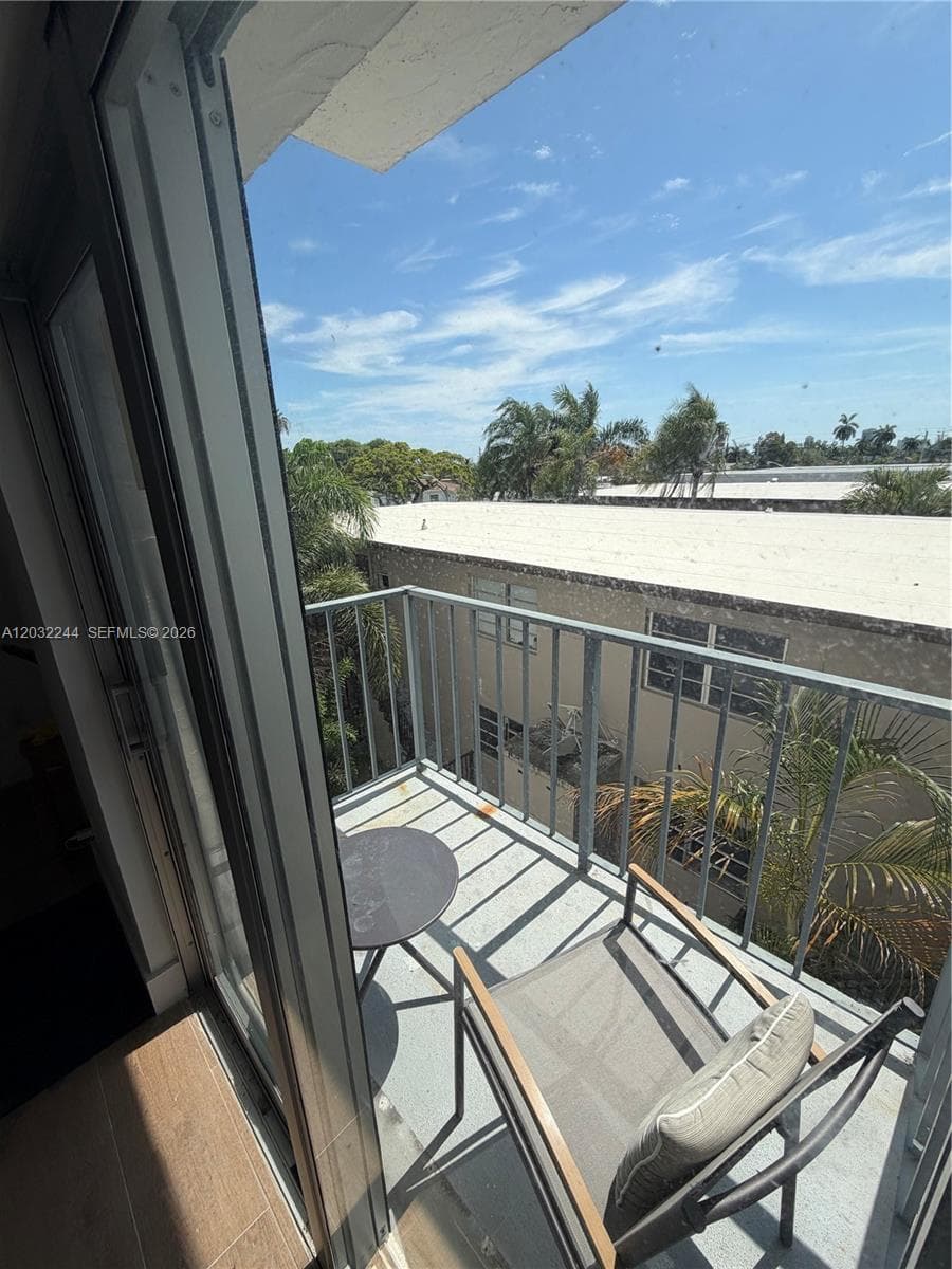 1960 Marseille Dr # 304, Miami Beach FL 33141