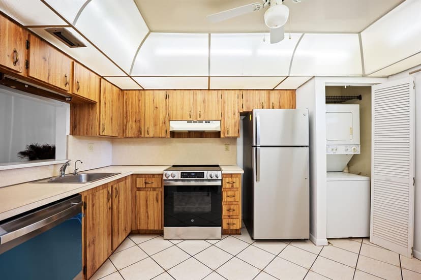 900 Colony Point Circle # 121, Pembroke Pines FL 33026