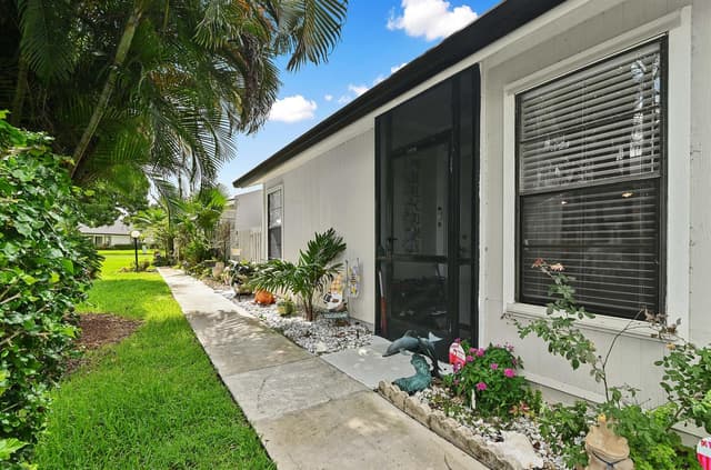 4383 Willow Pond Circle, West Palm Beach FL 33417 - West Palm Beach, FL - Photo 2