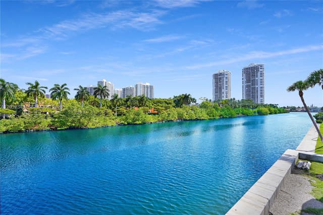 3675 N Country Club Dr # 2201, Aventura FL 33180 - Aventura, FL - Photo 2