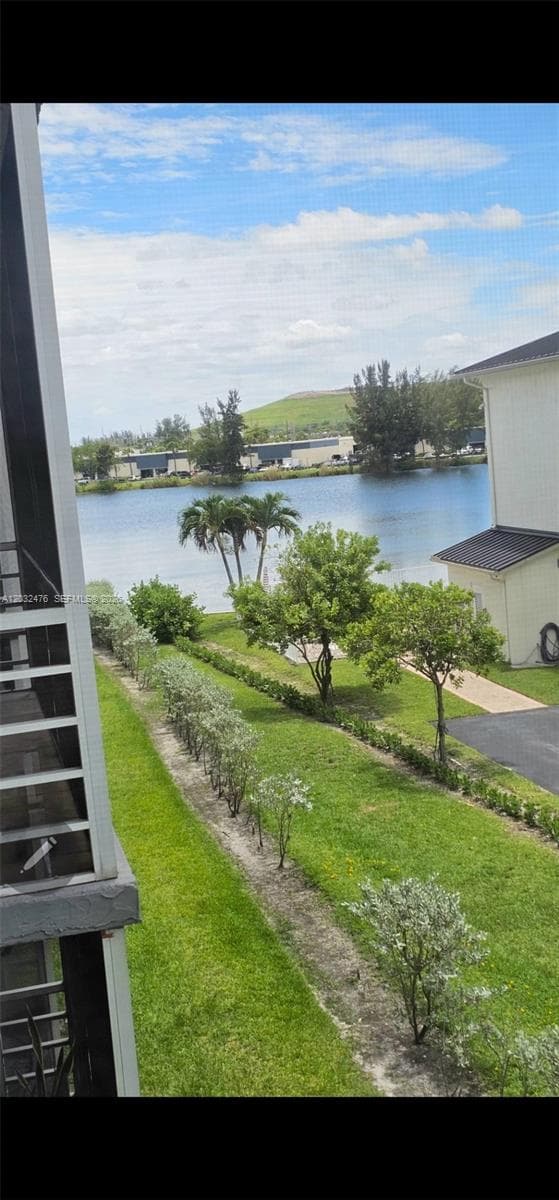 4311 Crystal Lake Dr # 321, Deerfield Beach FL 33064 - Deerfield Beach, FL - Photo 1