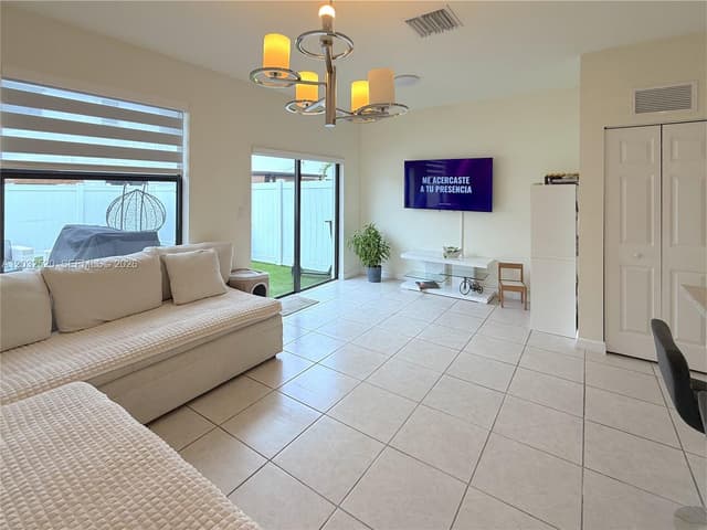10606 W 32nd Ln, Hialeah FL 33018 - Hialeah, FL - Photo 6