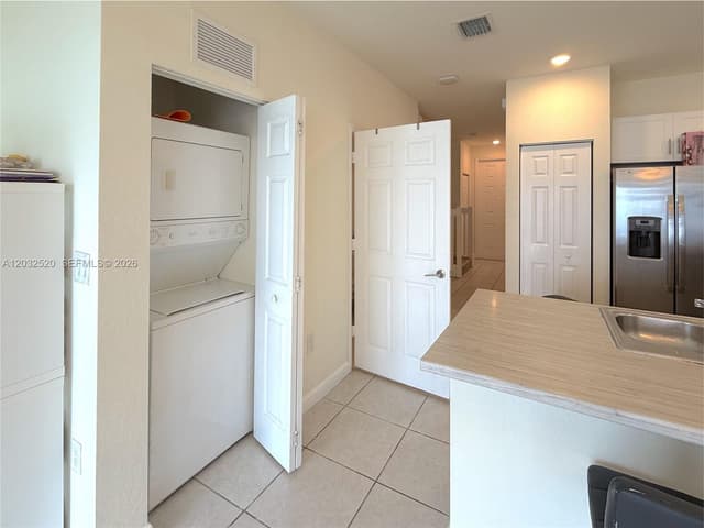 10606 W 32nd Ln, Hialeah FL 33018 - Hialeah, FL - Photo 7